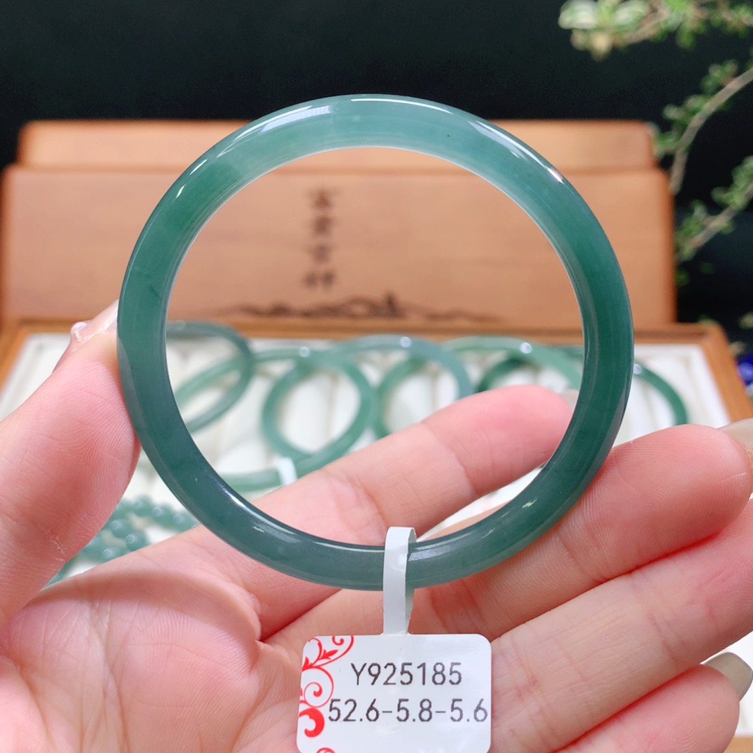 翡翠手镯未镶嵌天然