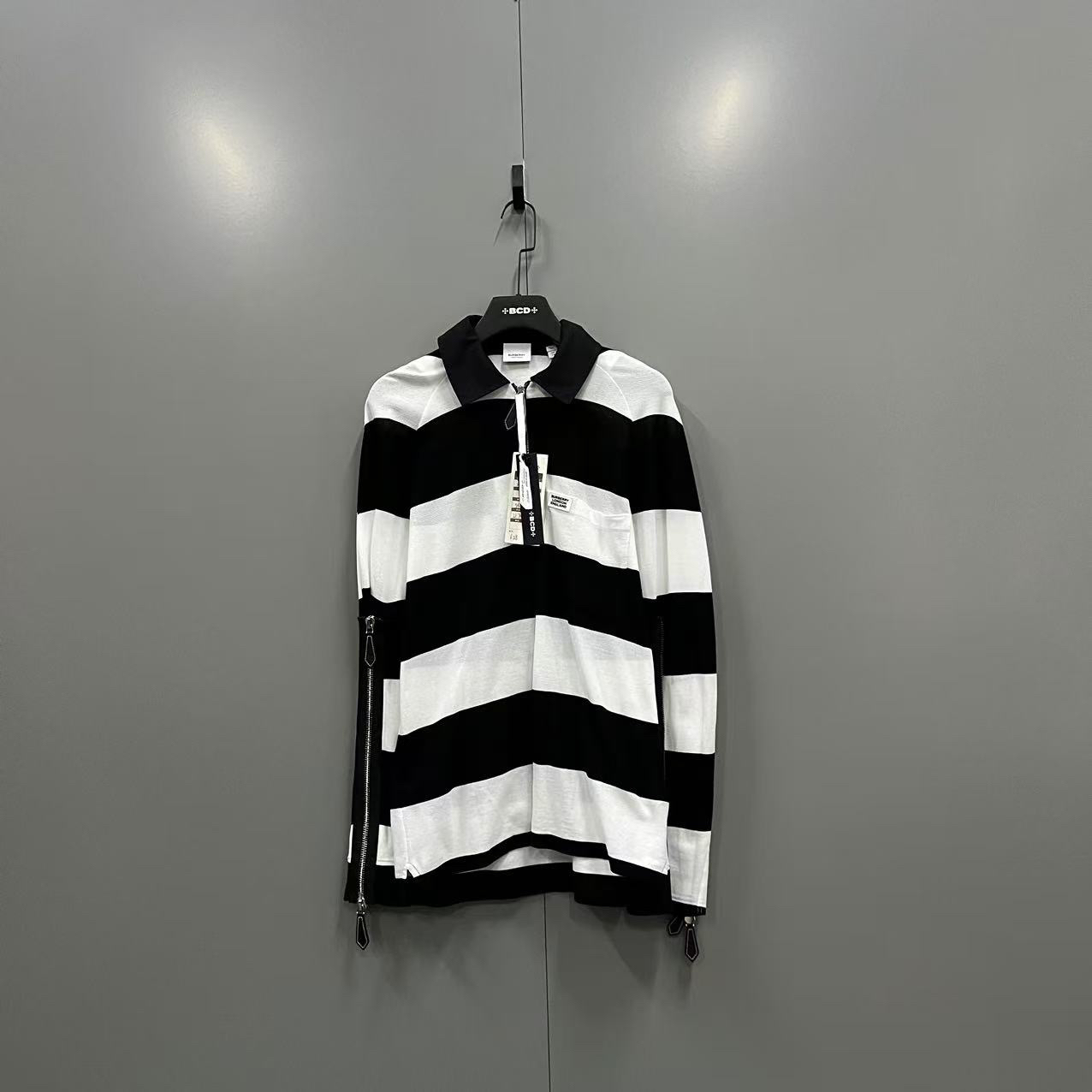 95新 BURBERRY/博柏利 （bb）121 黑白条纹长袖polo衫 XS码