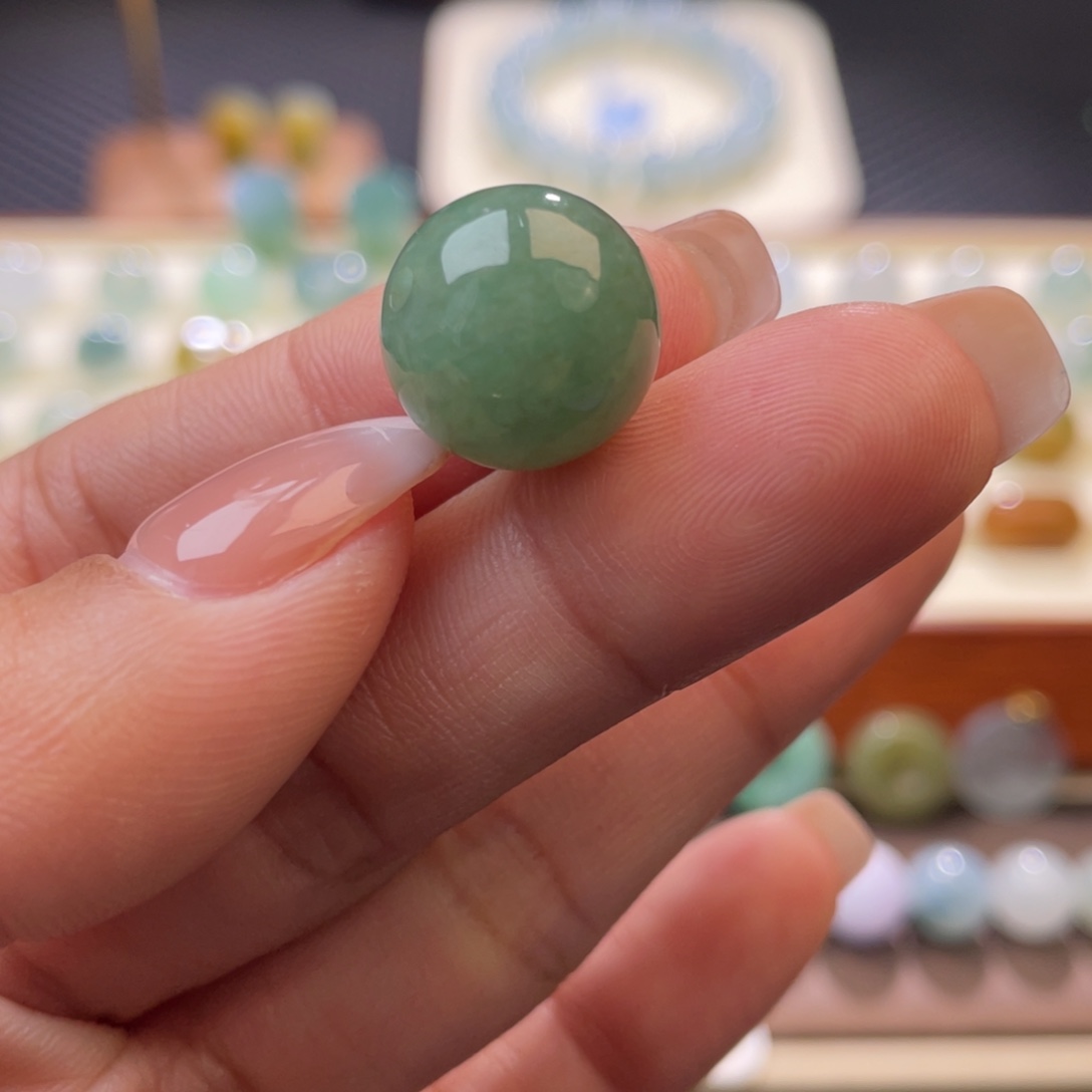 翡翠散珠翡翠果绿色圆珠～14mm 不鉴赏