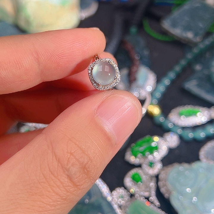 翡翠颈饰未镶嵌3，