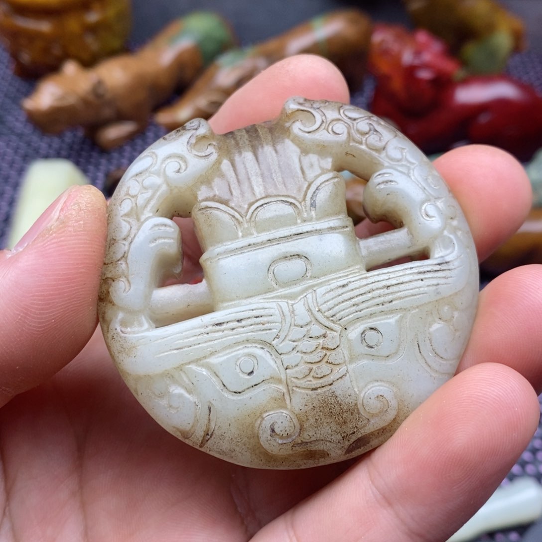 蛇纹石玉颈饰未镶嵌