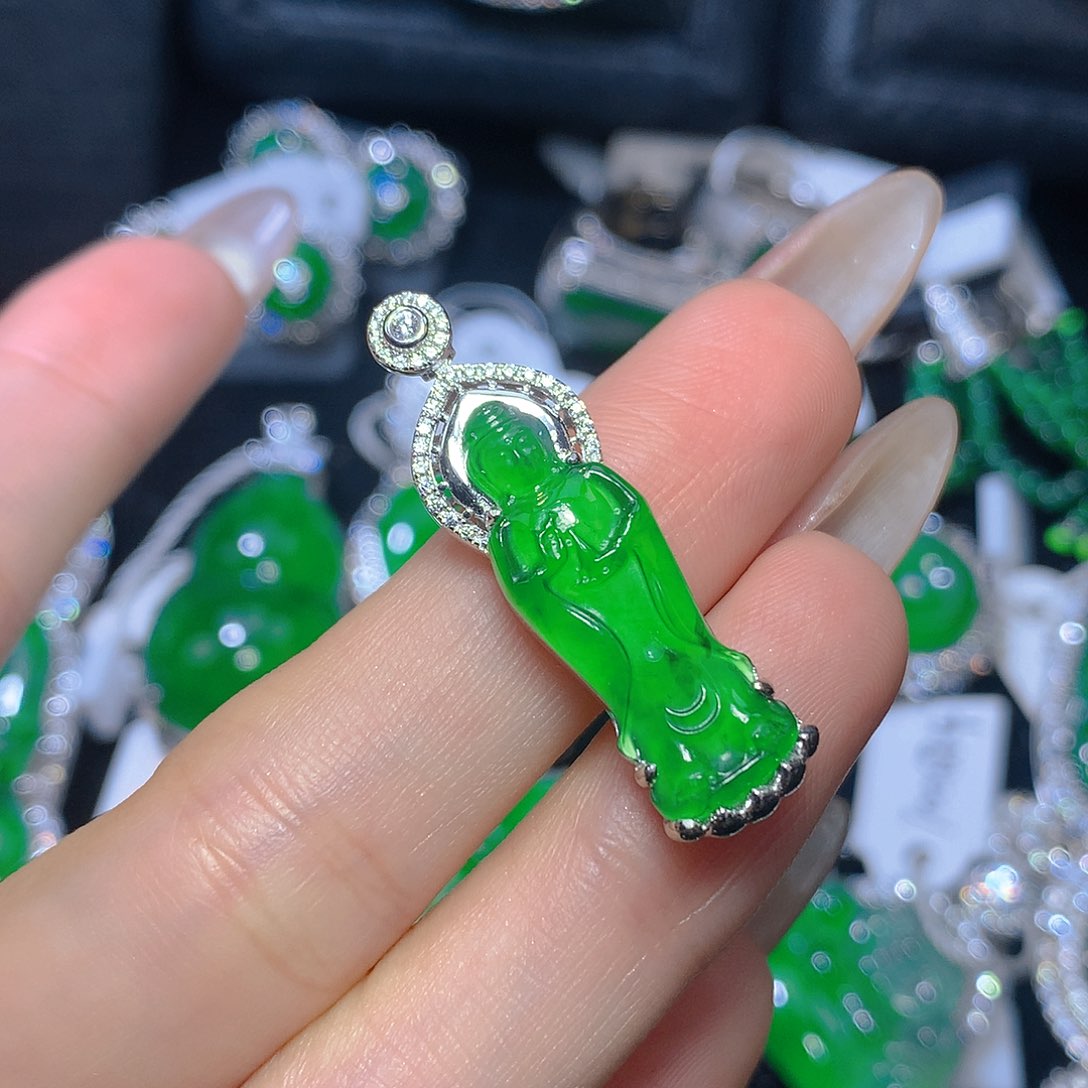 翡翠颈饰银S925镶嵌旺*呢翡翠