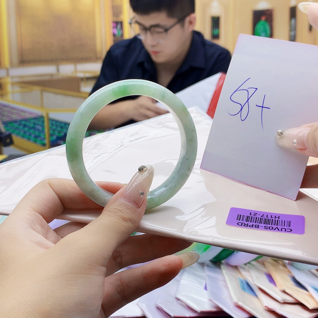 翡翠手镯未镶嵌0“09987777