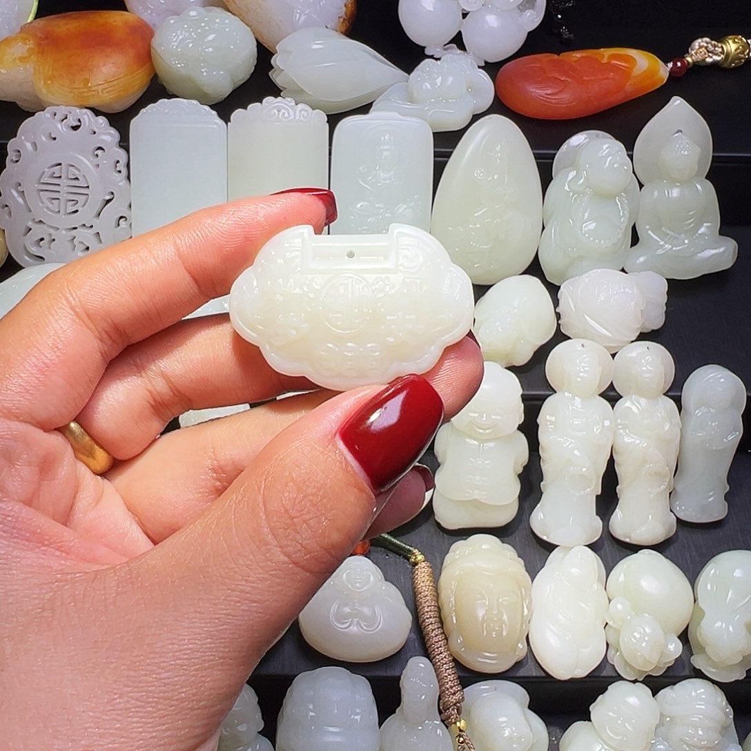 蜗***虾和田玉未镶嵌颈饰