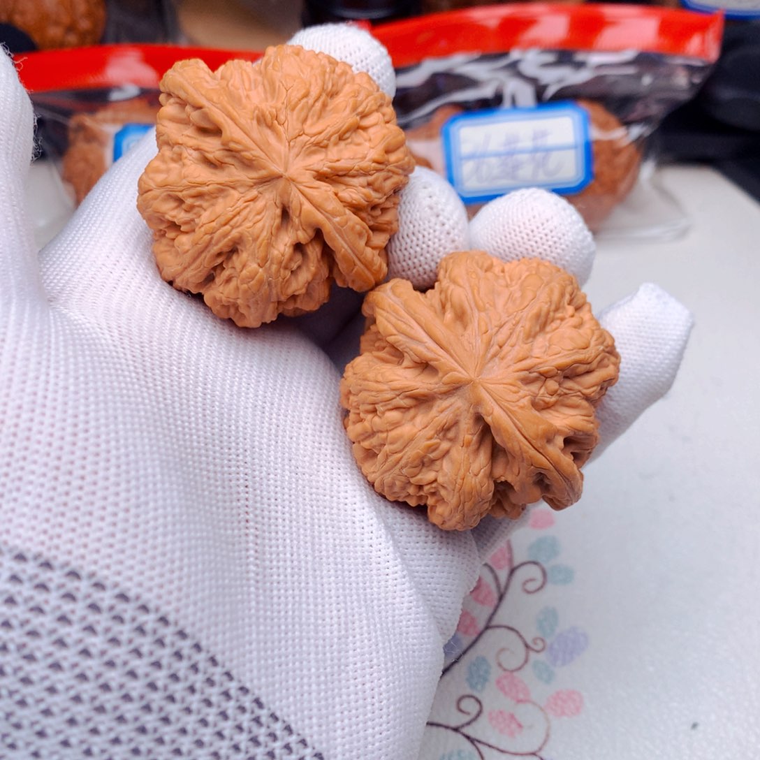 文玩核桃吊坠西**西粗筋