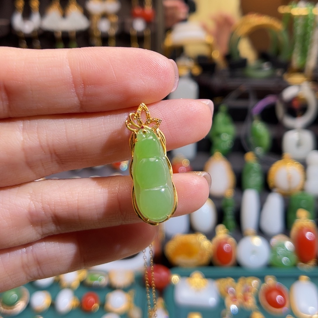 和田玉挂件18K金镶嵌