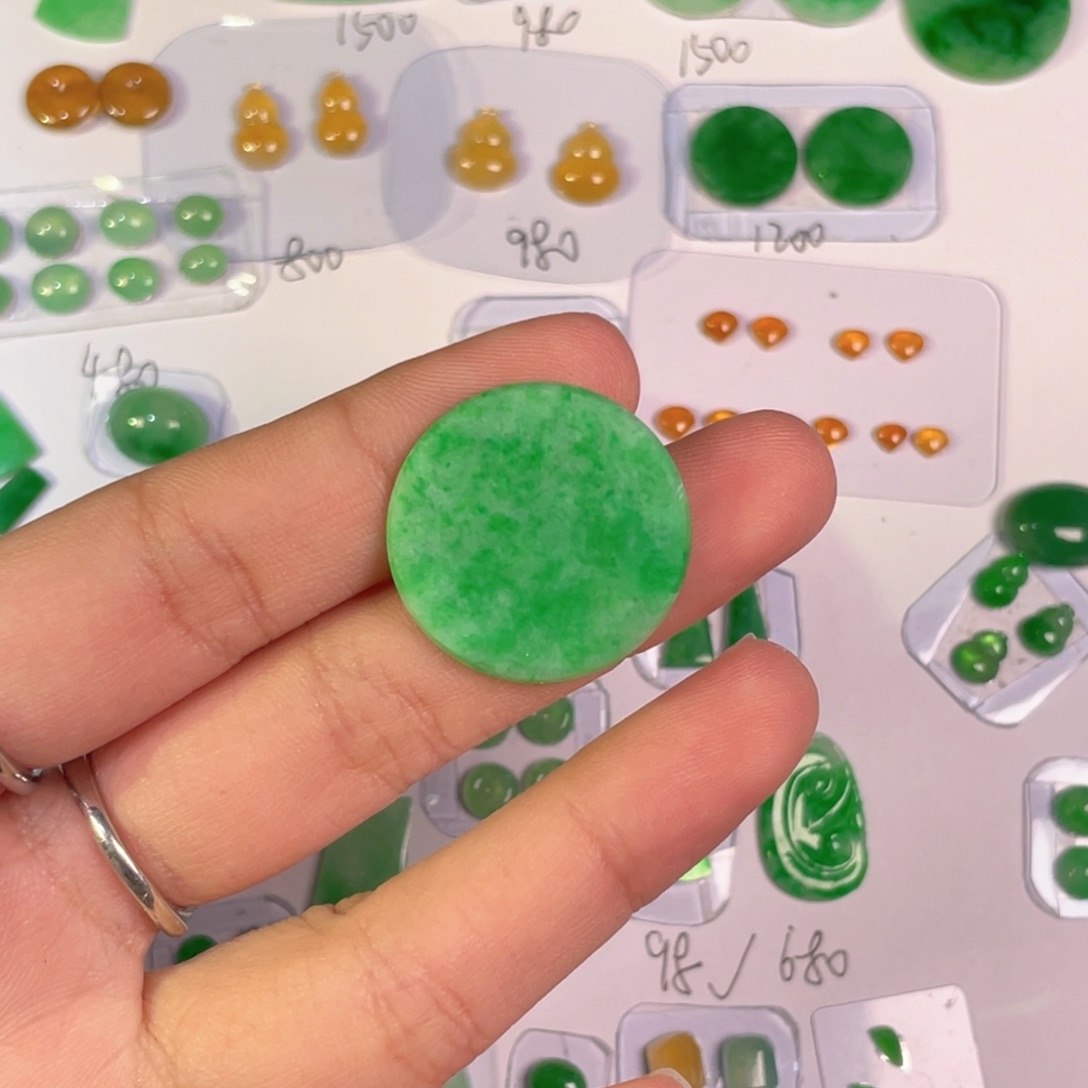 翡翠未镶嵌颈饰裸石