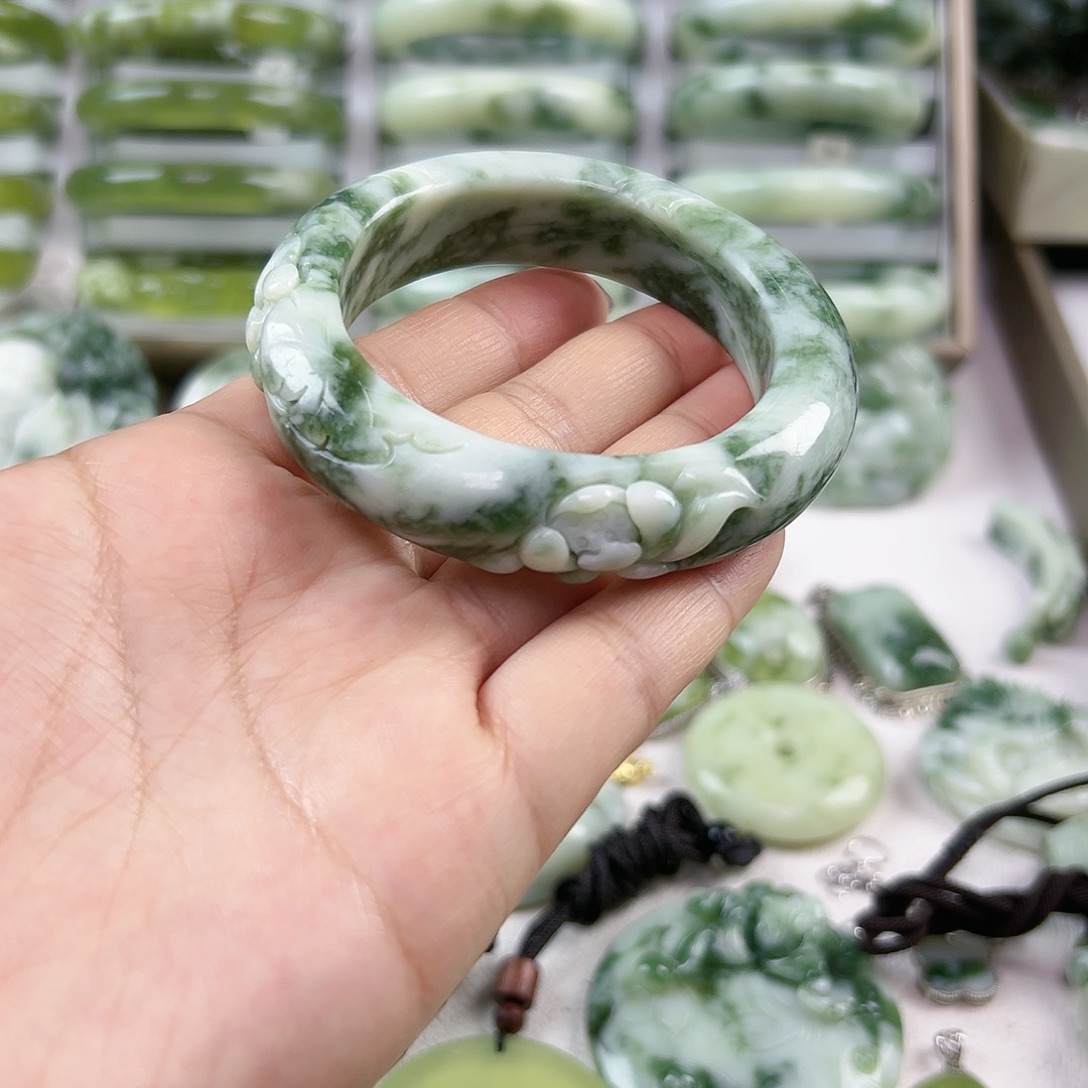 蛇纹石玉未镶嵌手镯