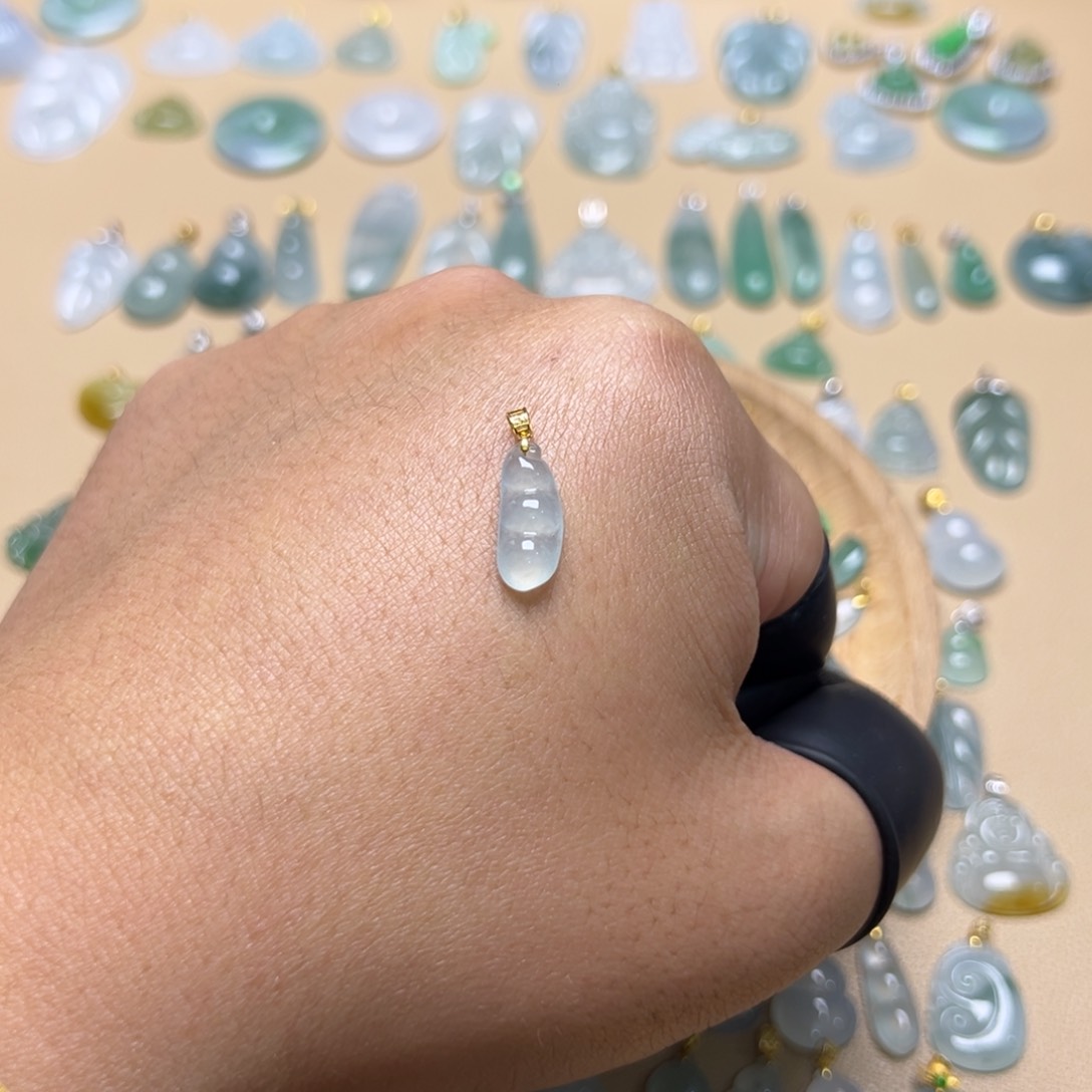 翡翠颈饰18K金镶嵌豆子