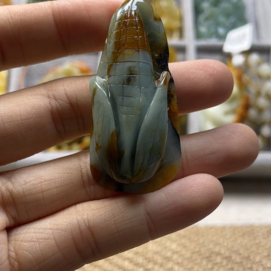 蛇纹石玉颈饰未镶嵌