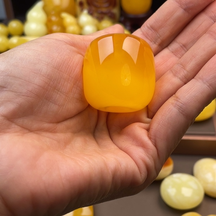 琥珀未镶嵌颈饰蜜蜡