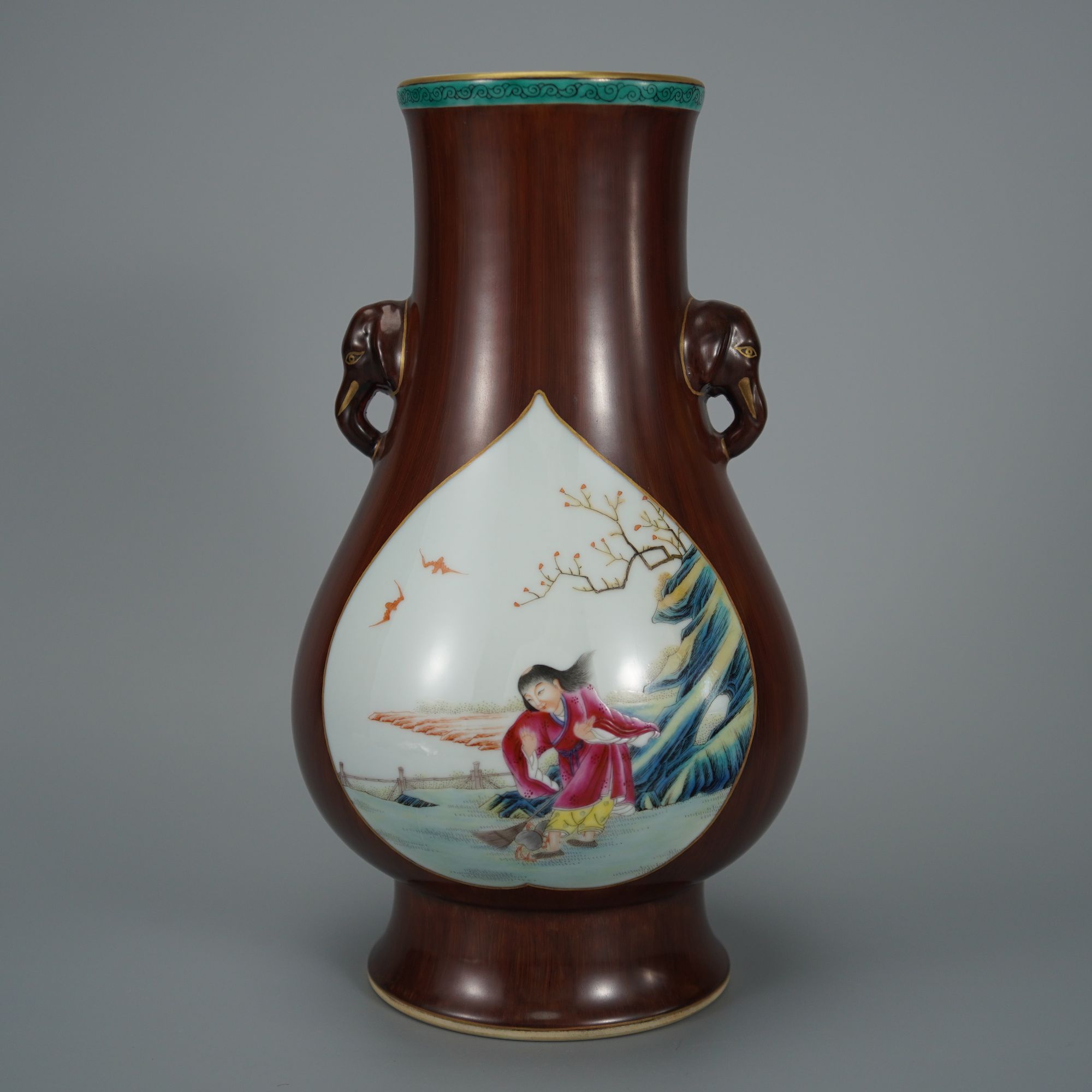 10275木纹釉开窗人物纹饰双耳象鼻尊 瓶