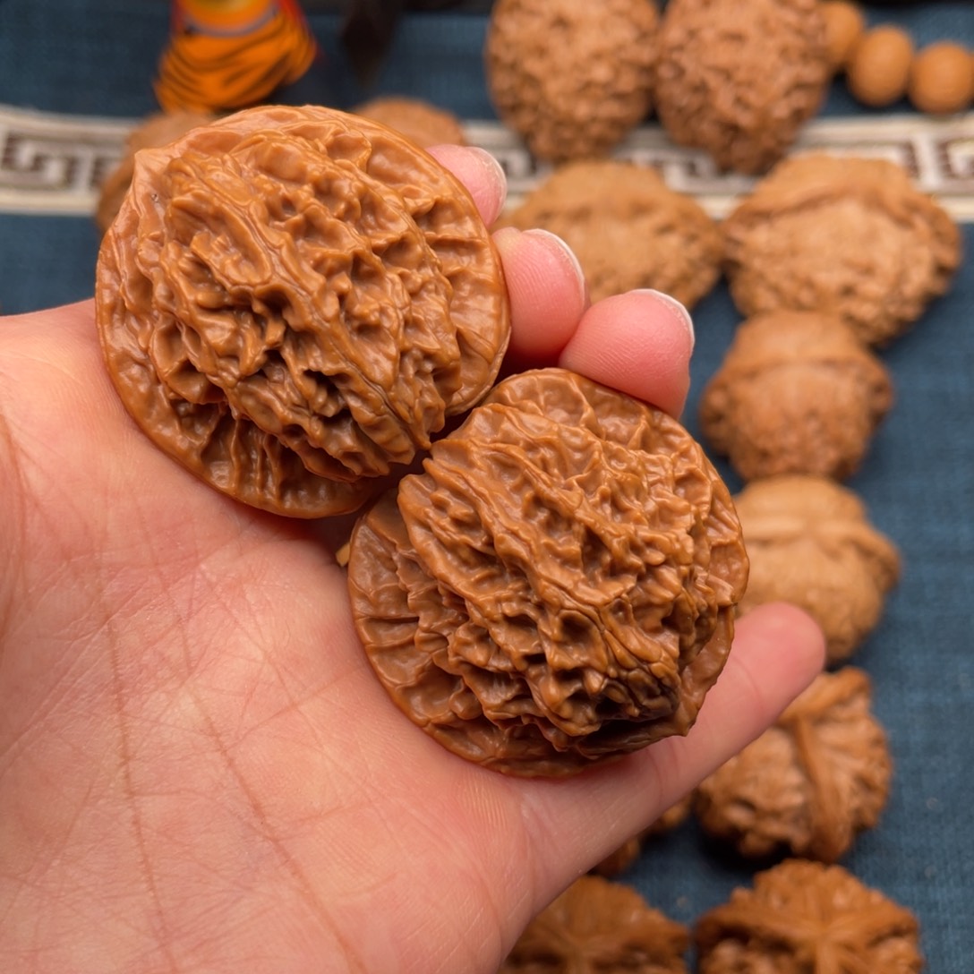 文玩核桃把件38全品老树毕业盘龙纹