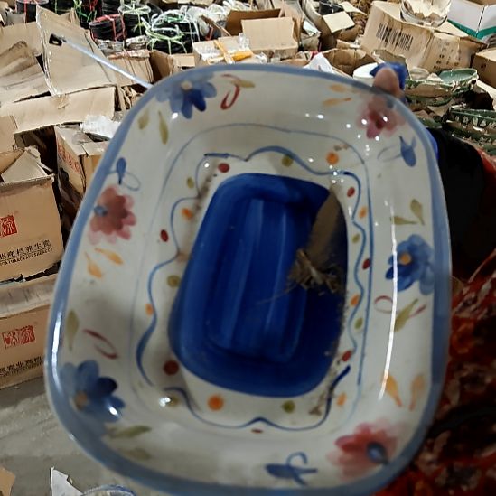 摆件盘子碗茶壶啥都有