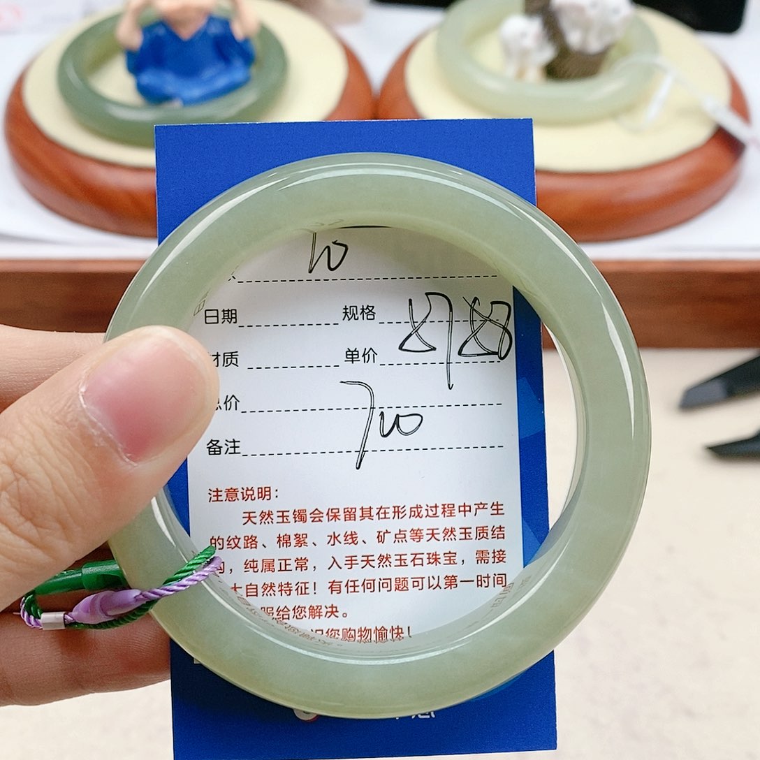 和田玉手镯未镶嵌