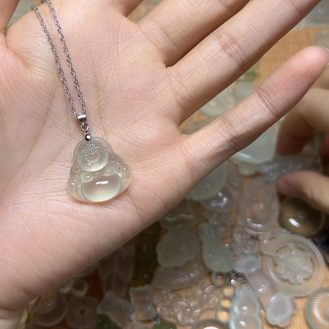 ****白蛇纹石玉未镶嵌颈饰