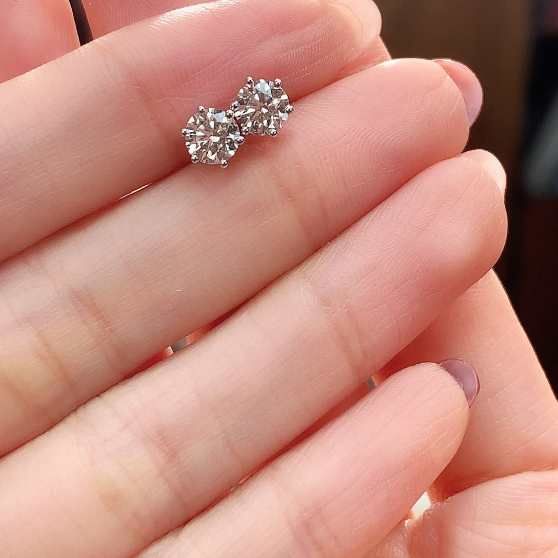 钻石耳饰18K金镶嵌18k金天然钻石耳钉