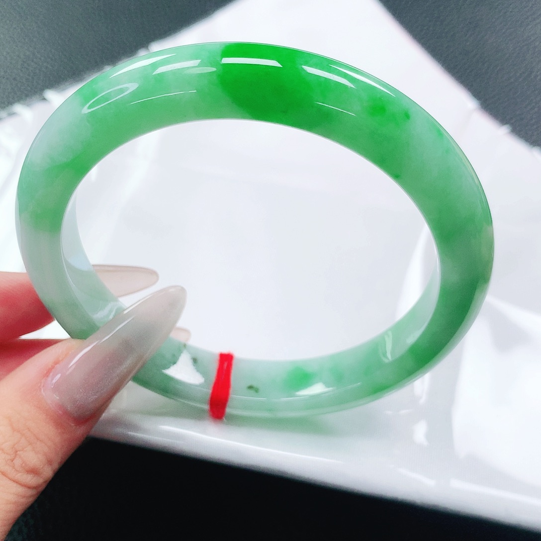 翡翠手镯未镶嵌61圈