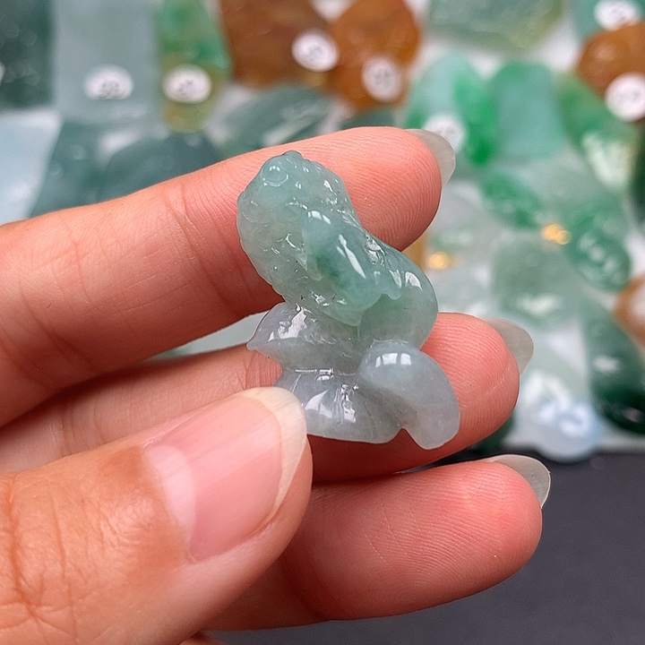 翡翠未镶嵌颈饰随型