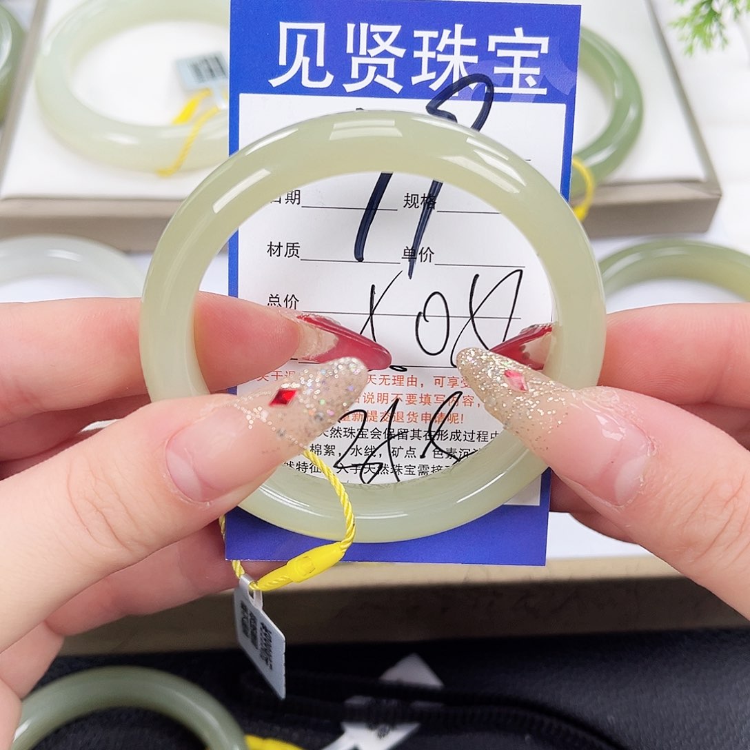 和田玉手镯未镶嵌