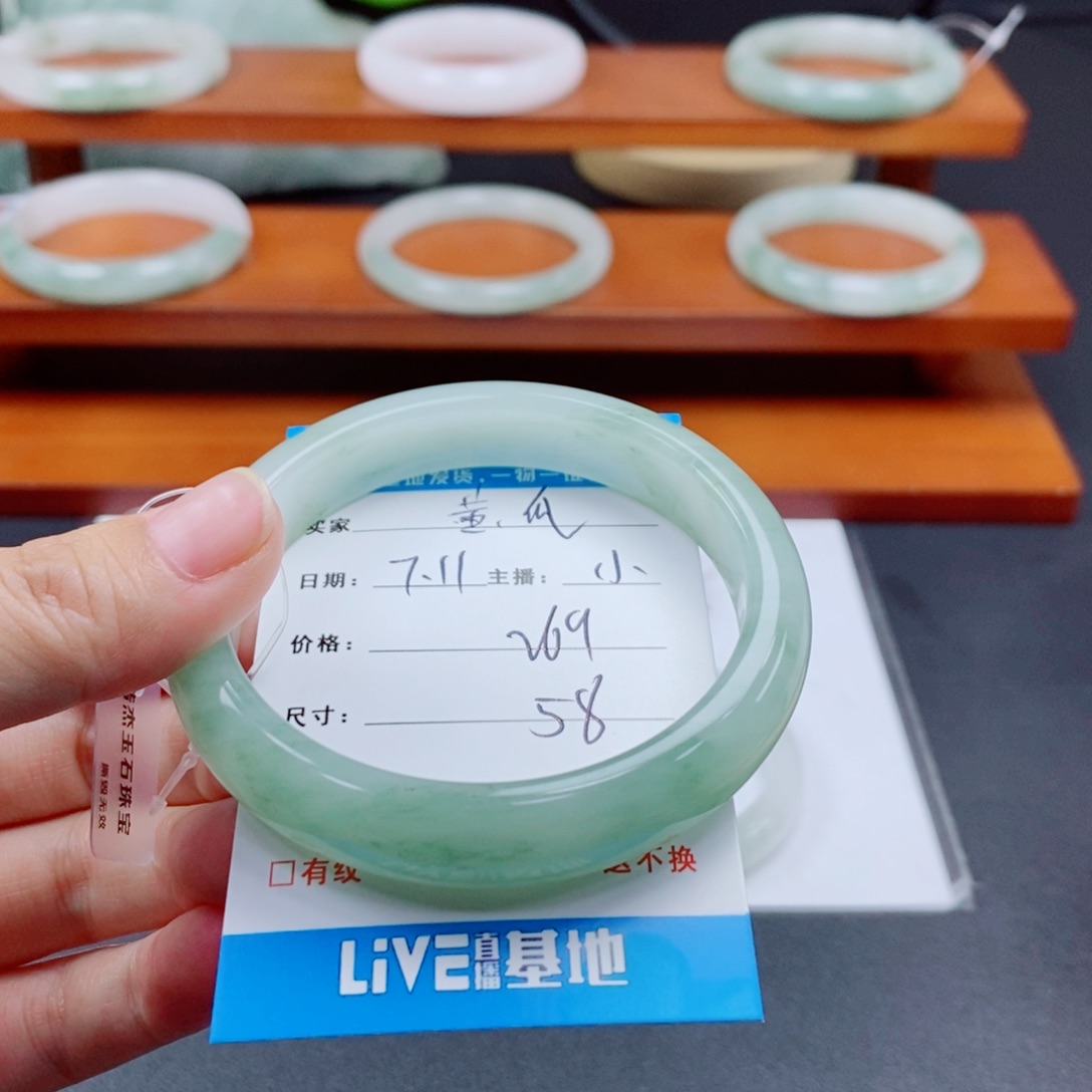 石英质玉手镯未镶嵌黄*