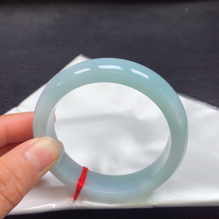 翡翠手镯未镶嵌55圈