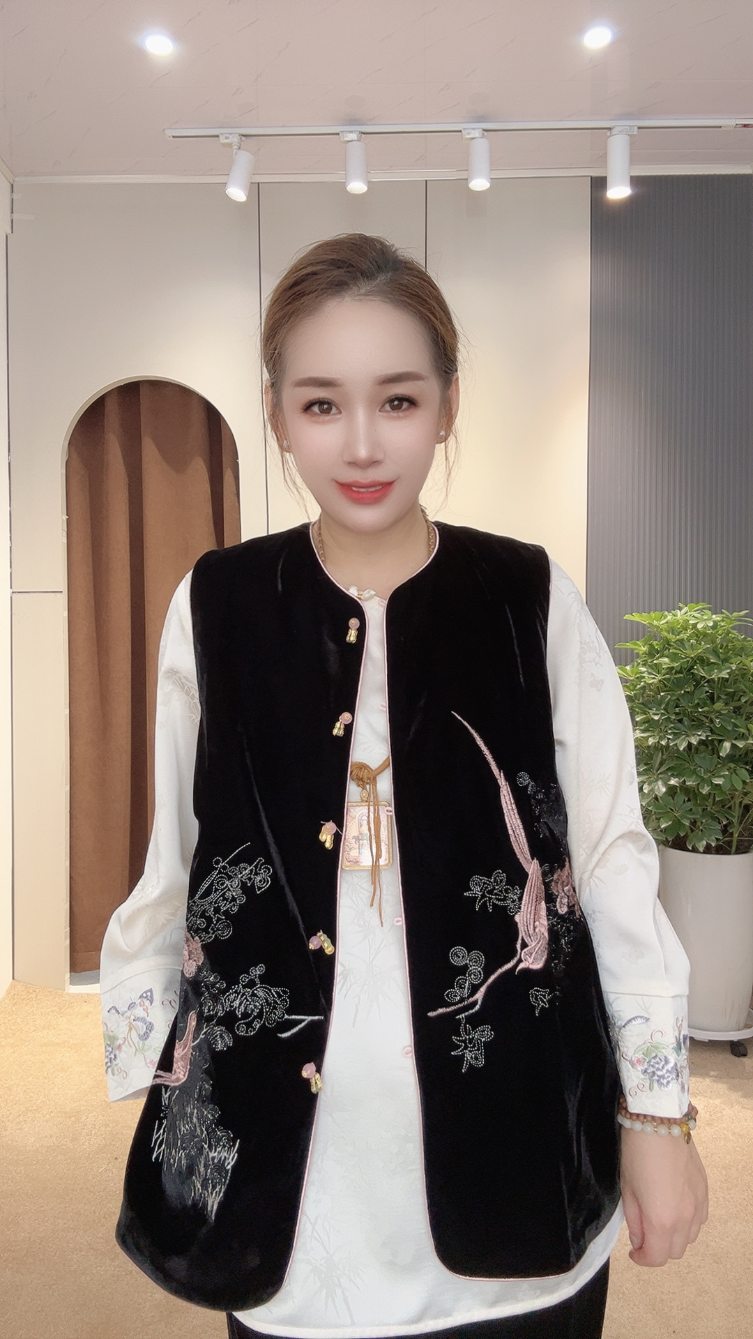 洛希时尚气质网红黑色重工中国风马夹上衣875