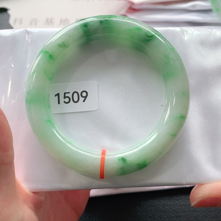 翡翠手镯未镶嵌天然翡翠手镯01