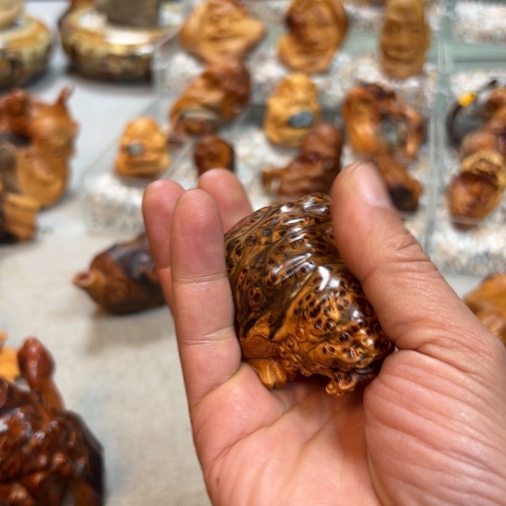 木望**岸木雕手工制作手把件