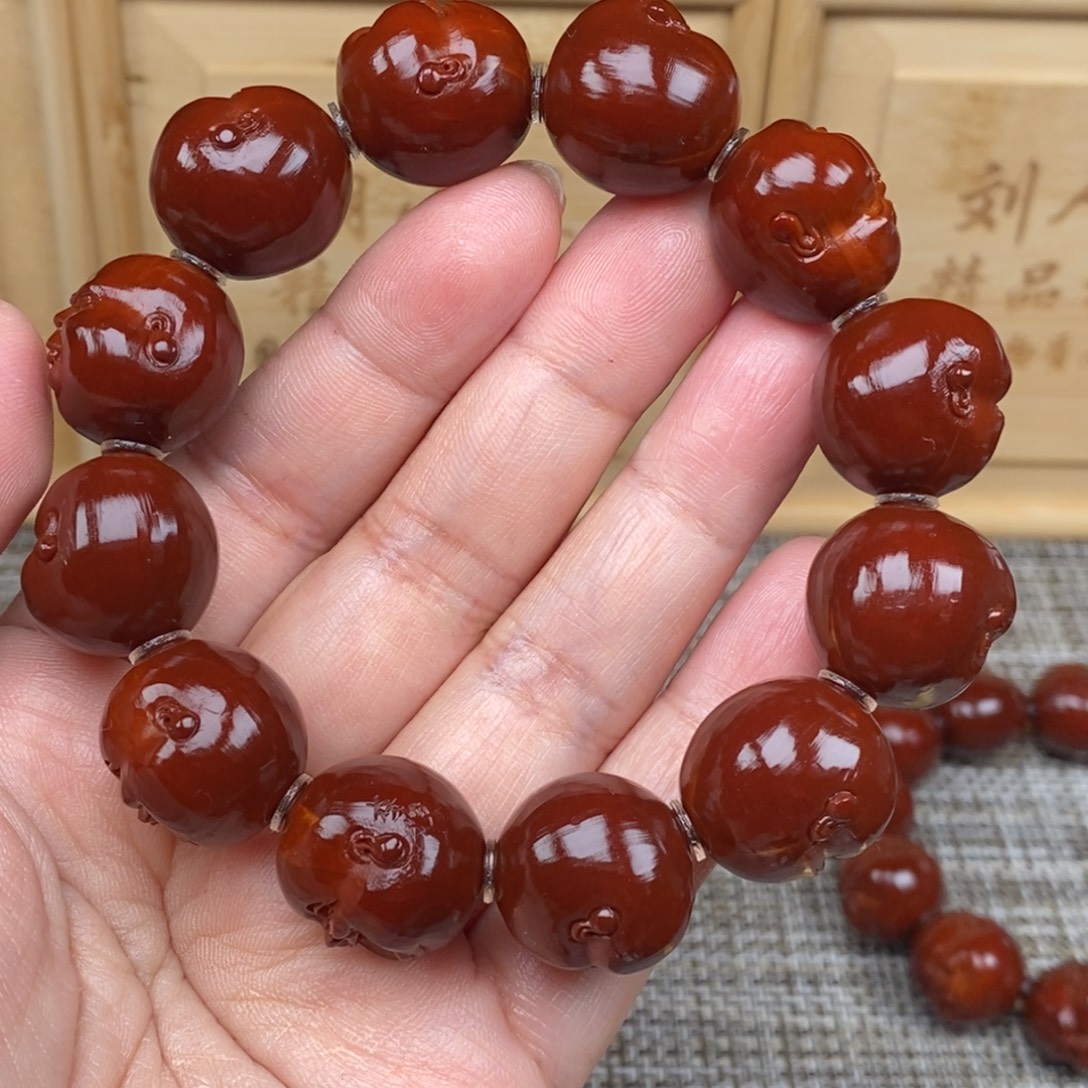 闪***者吊坠橄榄核人生百态