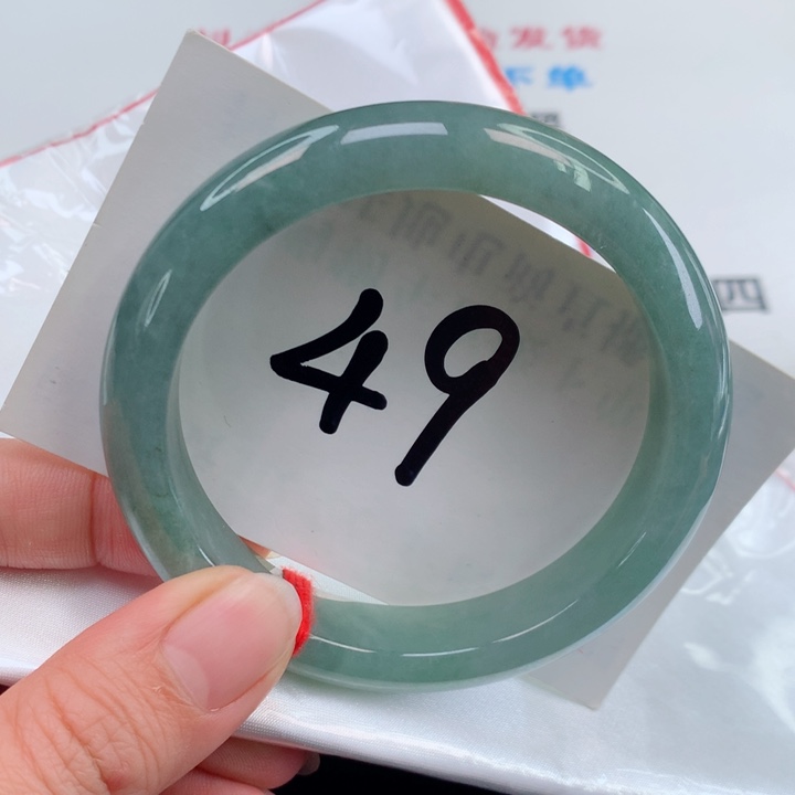 翡翠手镯未镶嵌翡翠