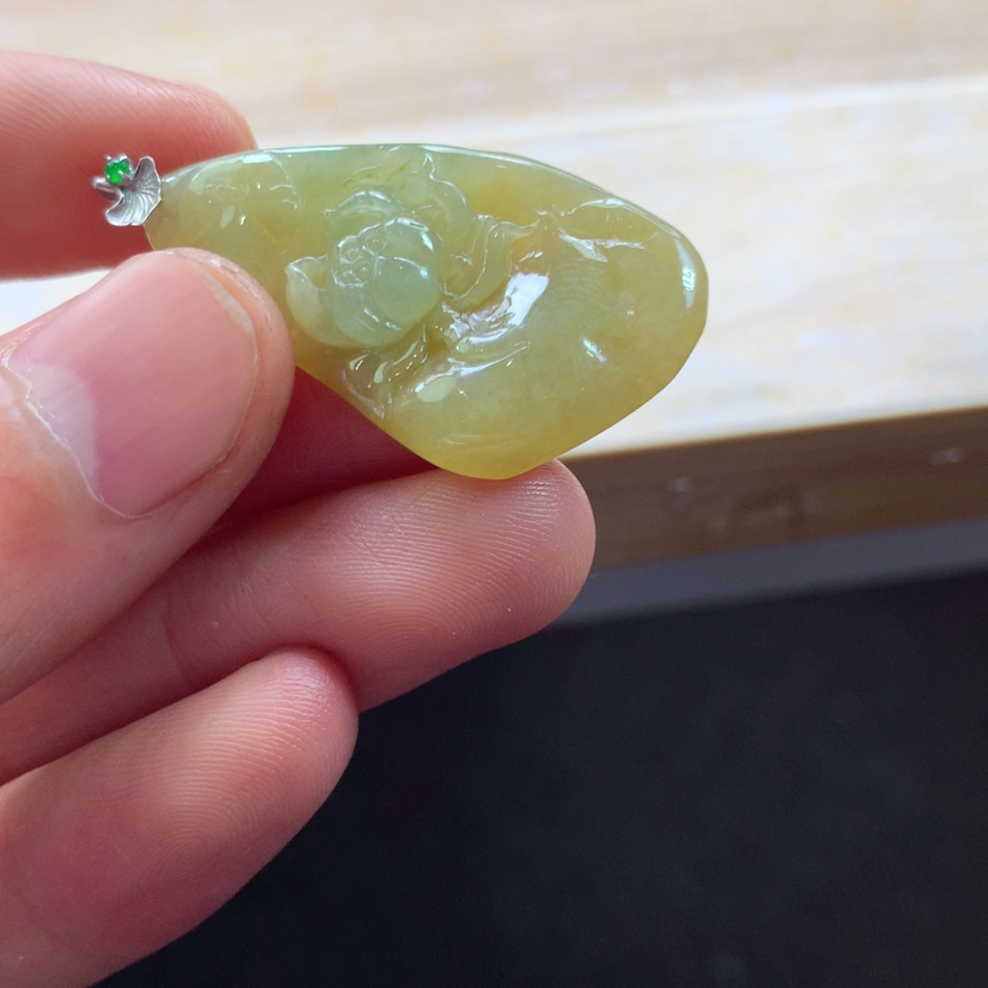 翡翠颈饰18K金镶嵌吊坠