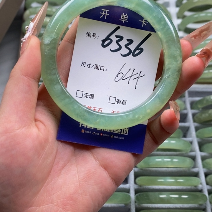蛇纹石玉手镯足金镶嵌