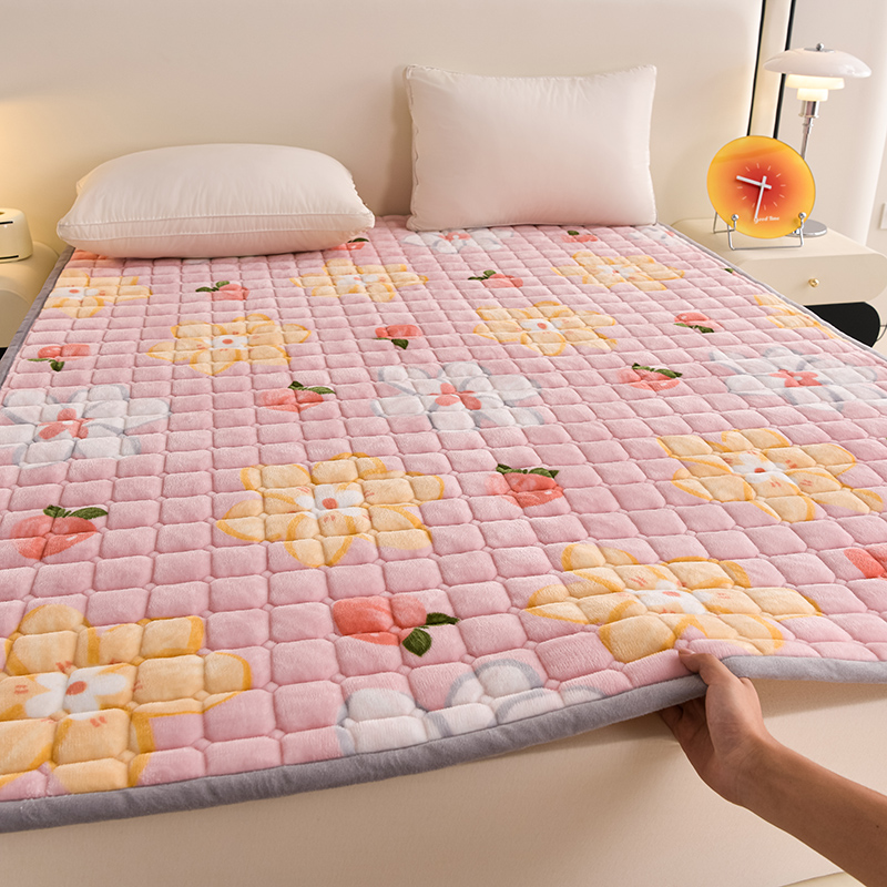 牛奶绒床垫保暖冬季软垫子床上用品床褥防滑双人2米床垫加厚床盖