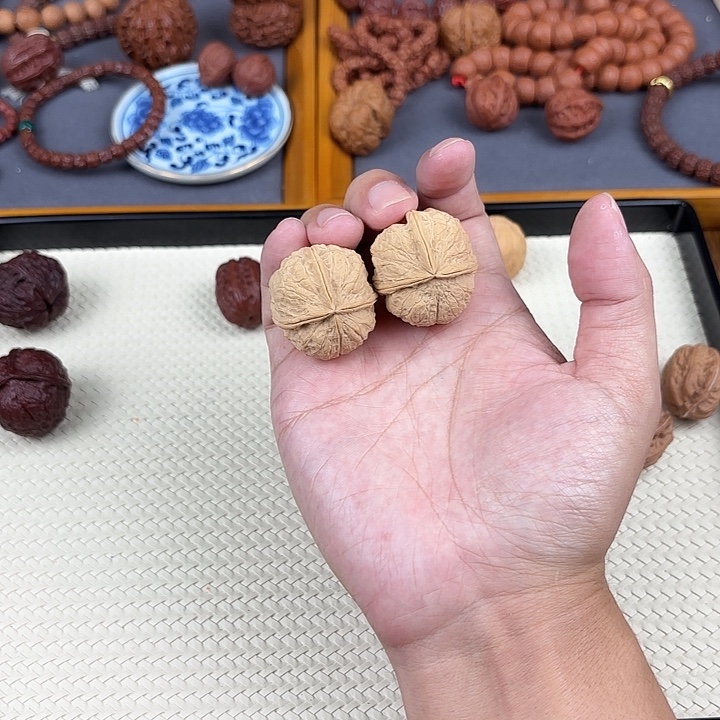 文玩核桃吊坠铁三棱