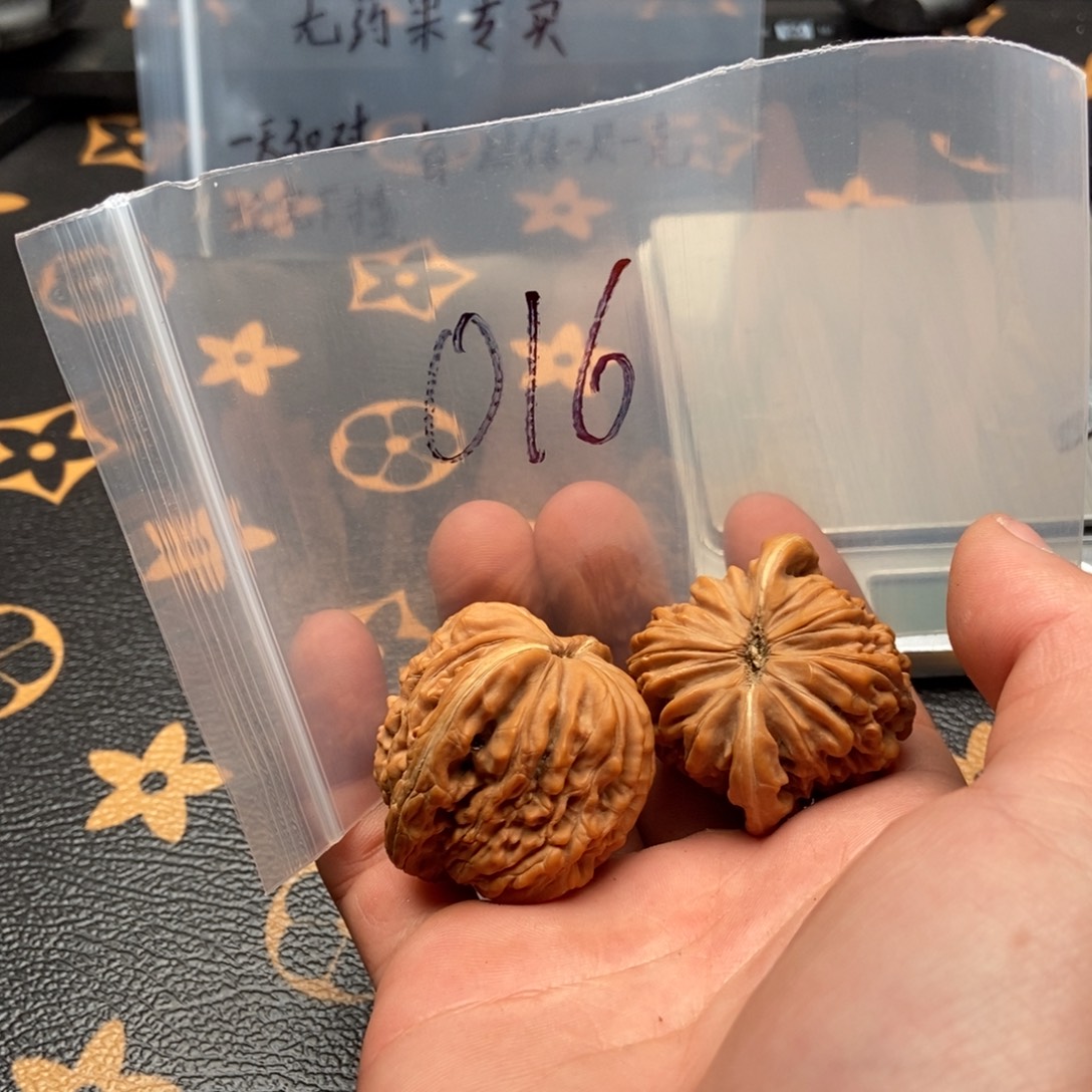 文玩核桃吊坠四座楼