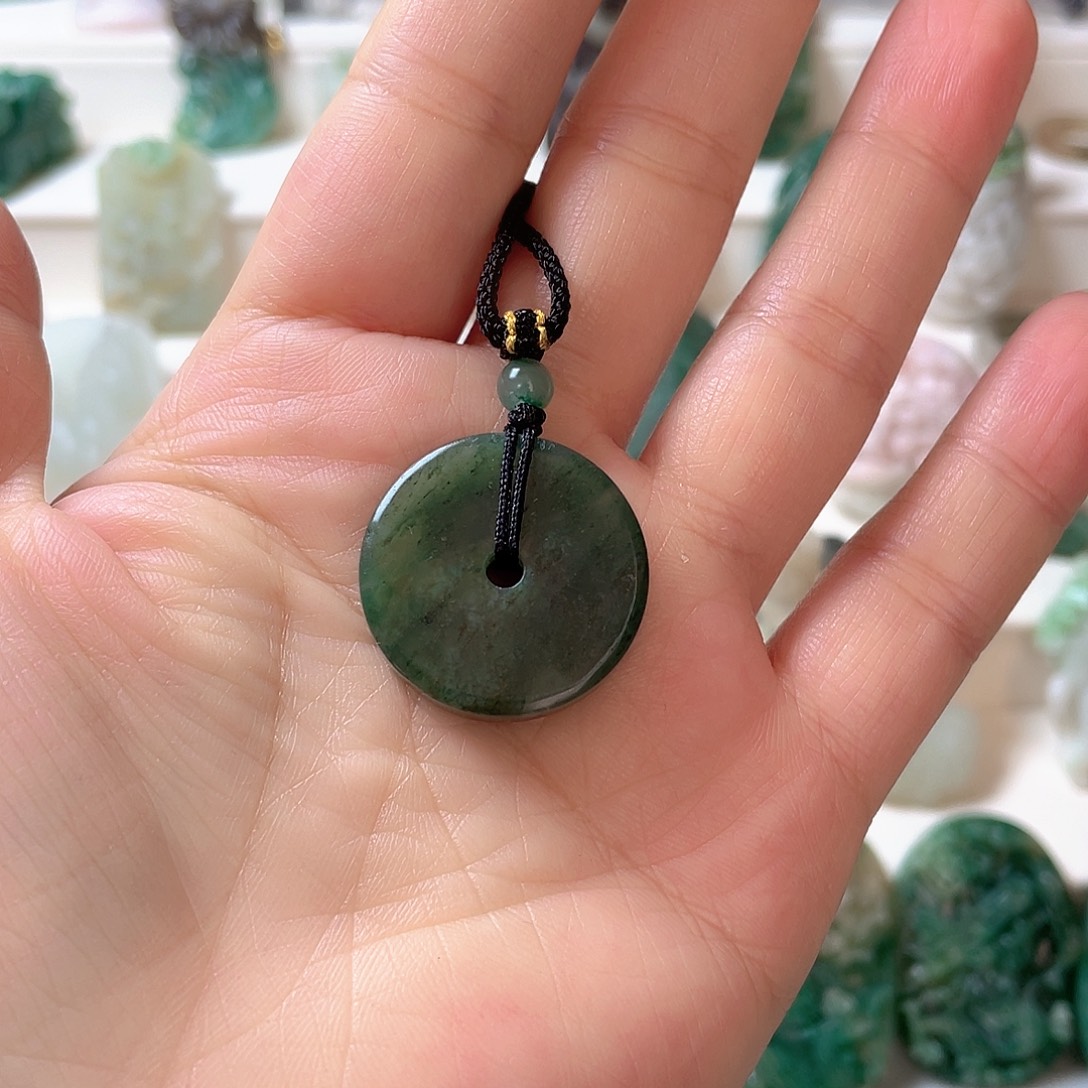 独山玉未镶嵌颈饰