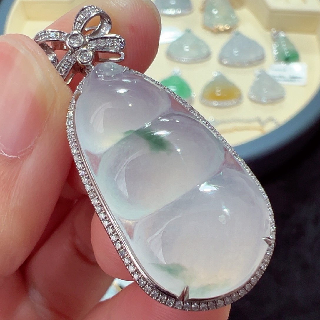 翡翠颈饰18K金镶嵌吊坠