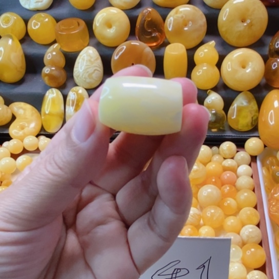 琥珀未镶嵌颈饰天然蜜蜡