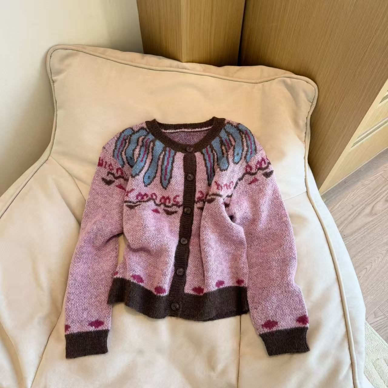 【豆子推荐】JW01 冬季洋气氛围感提花减龄显瘦甜美毛衣单排扣上衣