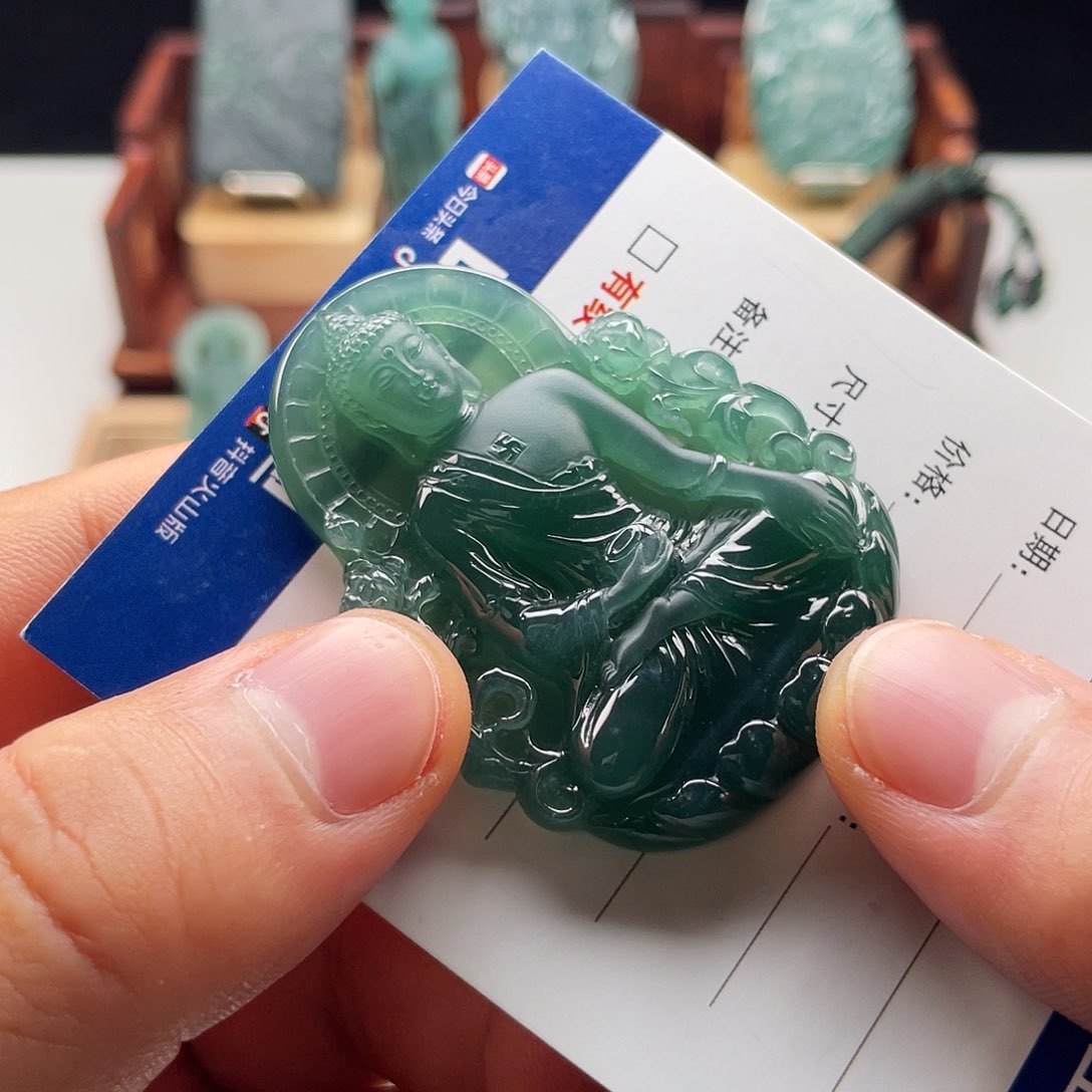 定制翡翠未镶嵌抖**抖大日如来