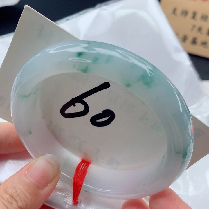 翡翠手镯未镶嵌逆**扬冰飘花