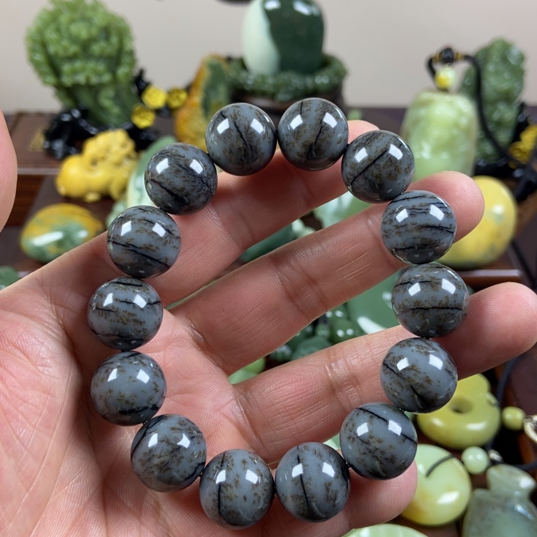 岫岩老玉（透闪石质玉）未镶嵌珠宝奇石