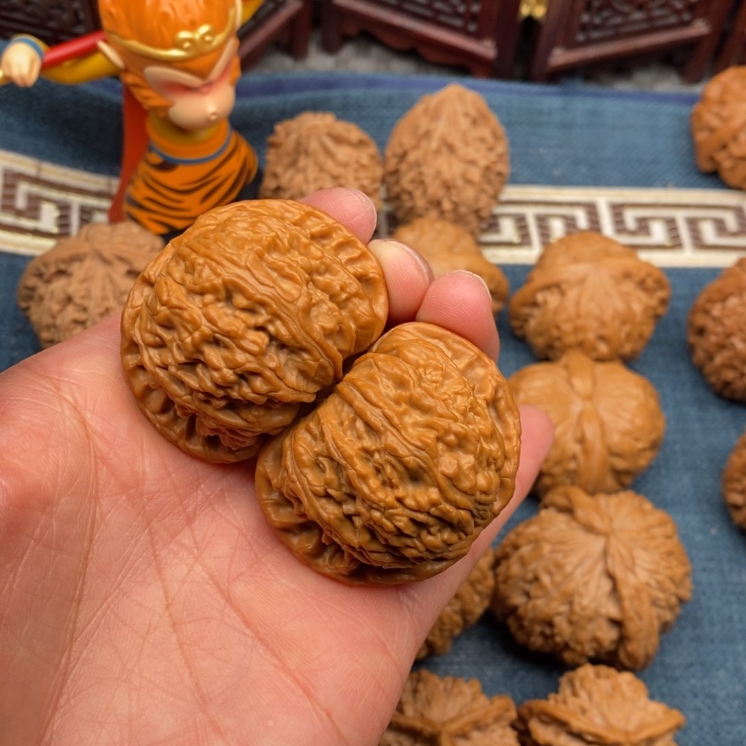 文玩核桃把件九*虎42全品白狮子