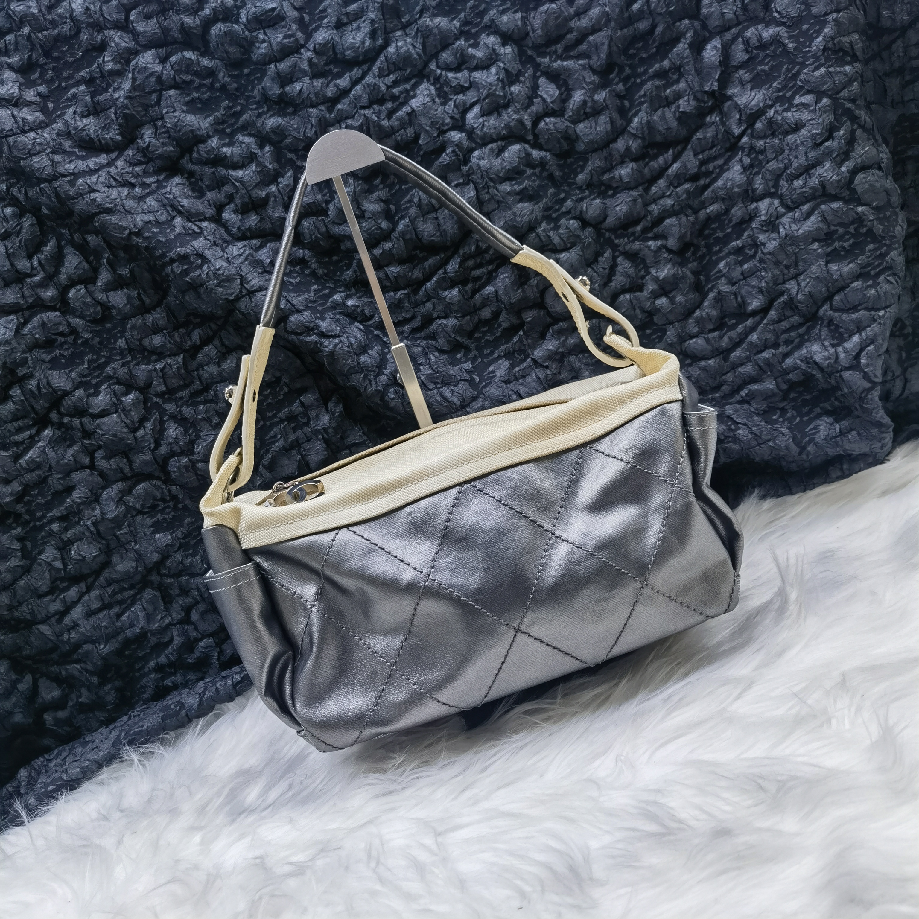 95新 Chanel/香奈儿 香奈儿银灰色中号饭盒腋下单肩包