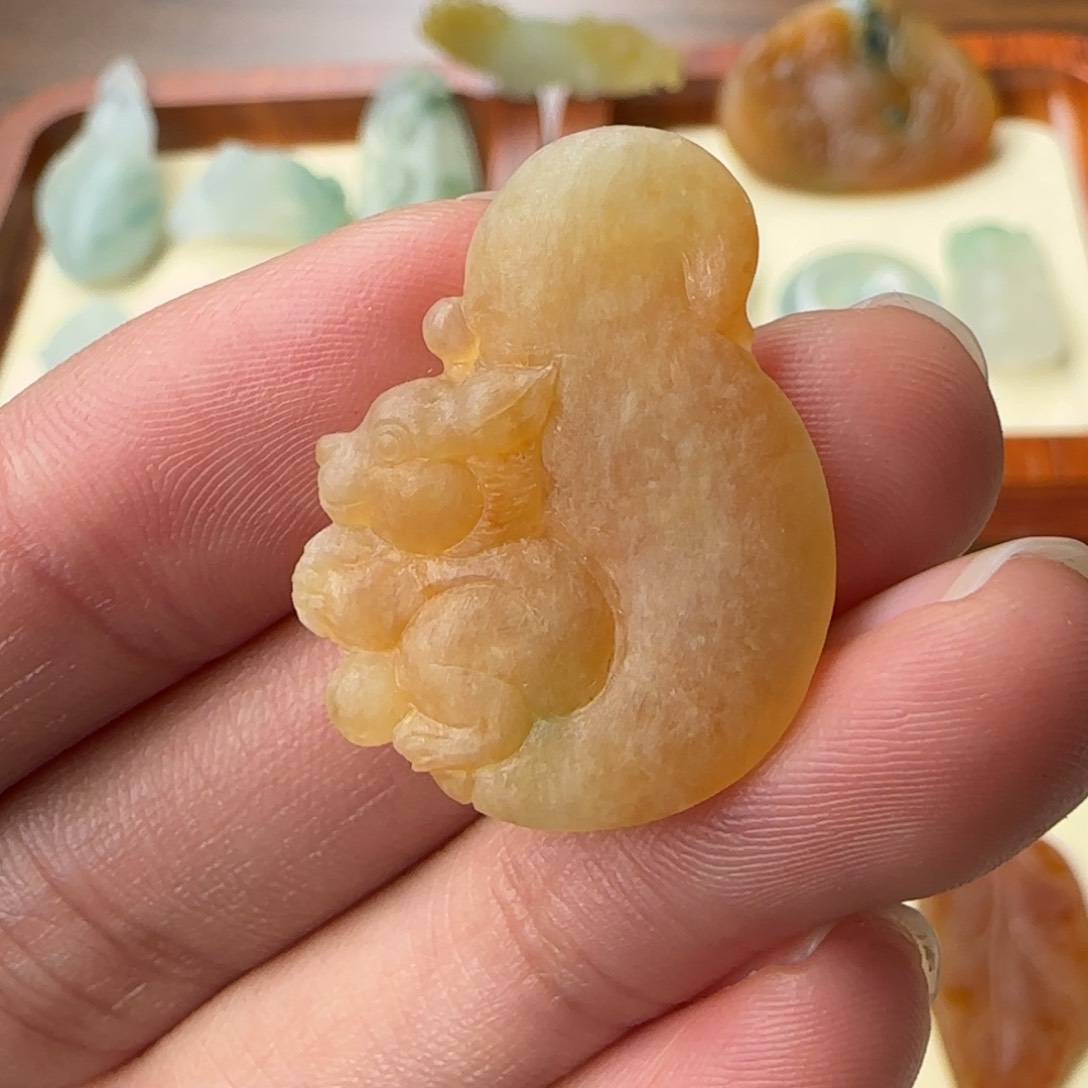 定制翡翠未镶嵌松鼠