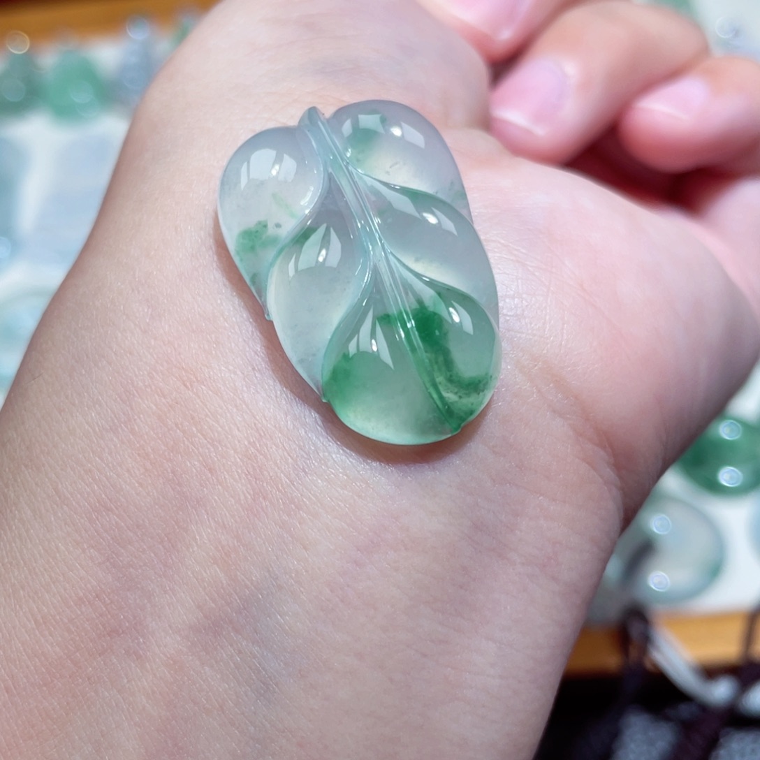 翡翠未镶嵌颈饰叶子