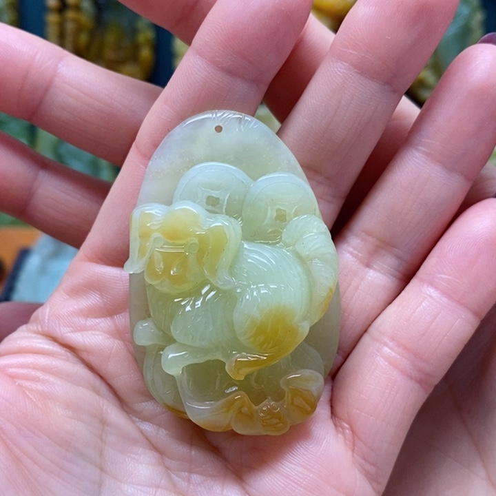 蛇纹石玉挂件未镶嵌