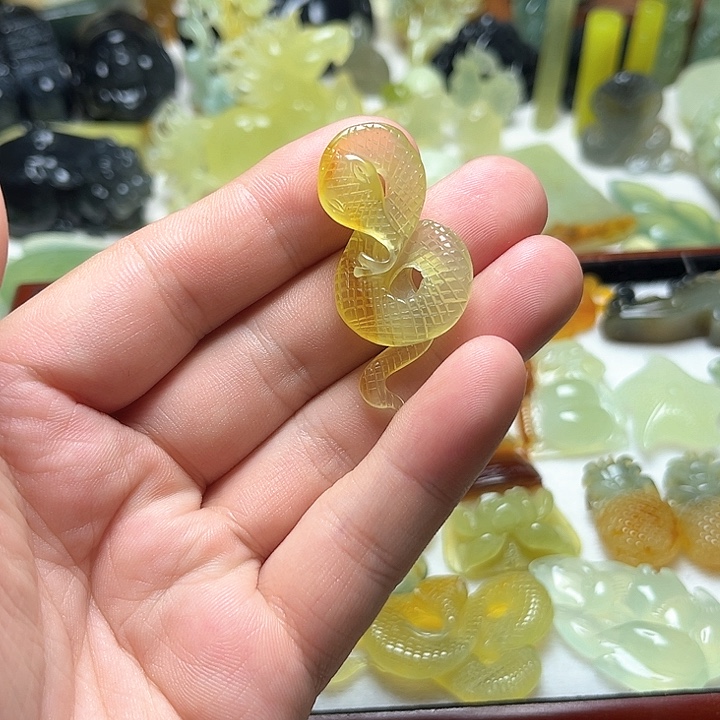 未镶嵌蛇纹石玉颈饰