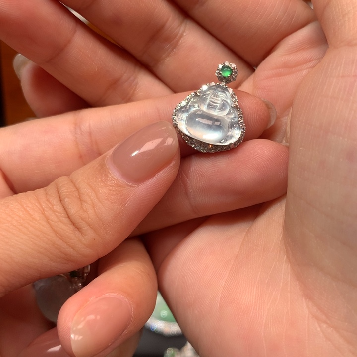 茶***.翡翠银S925镶嵌颈饰佛公